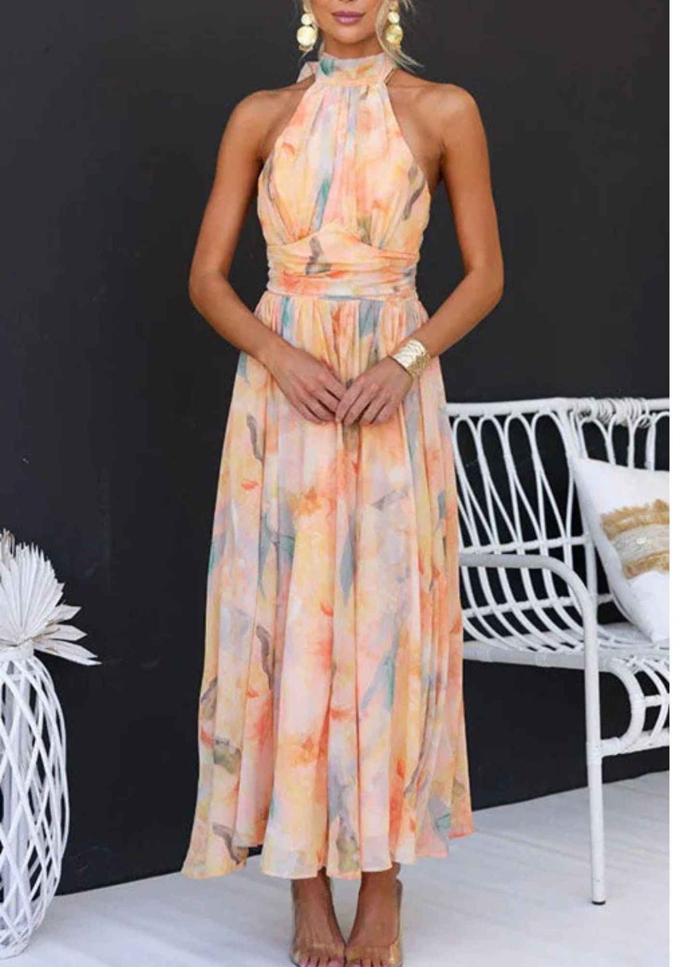 Halter hals open rug getailleerde aquarel print maxi jurk