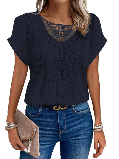 Calira® | Vintage Hæklet Accent T-shirt
