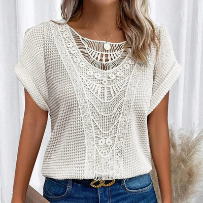 Calira® | Vintage Hæklet Accent T-shirt