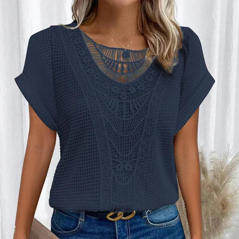 Calira® | Vintage Hæklet Accent T-shirt