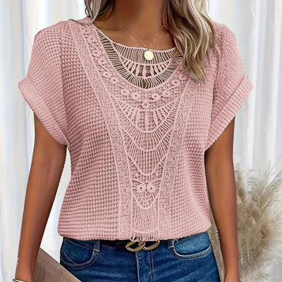 Calira® | Vintage Hæklet Accent T-shirt