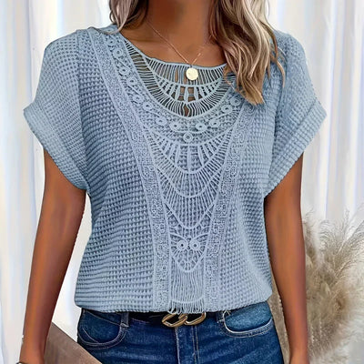 Calira® | Vintage Hæklet Accent T-shirt