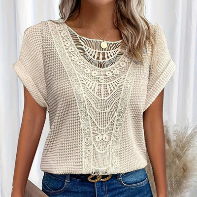 Calira® | Vintage Hæklet Accent T-shirt