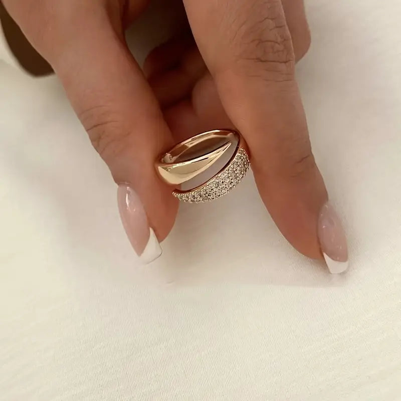 Seraphine Alure™ | Gilded Radiance Ring with Dazzling Stones